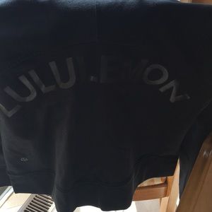 Lululemon three quarter lengths black pullover